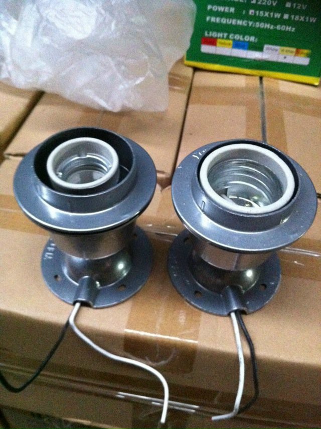 Đui đèn ly ngồi công nghiệp đuôi E27 và E40