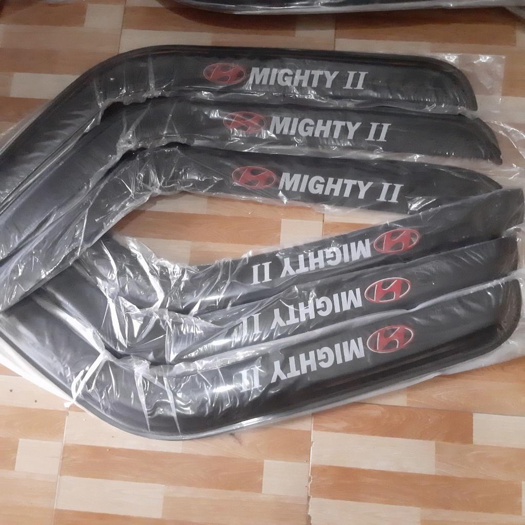 Bộ vè che mưa cao cấp dành cho xe tải Hyundai Mighty .