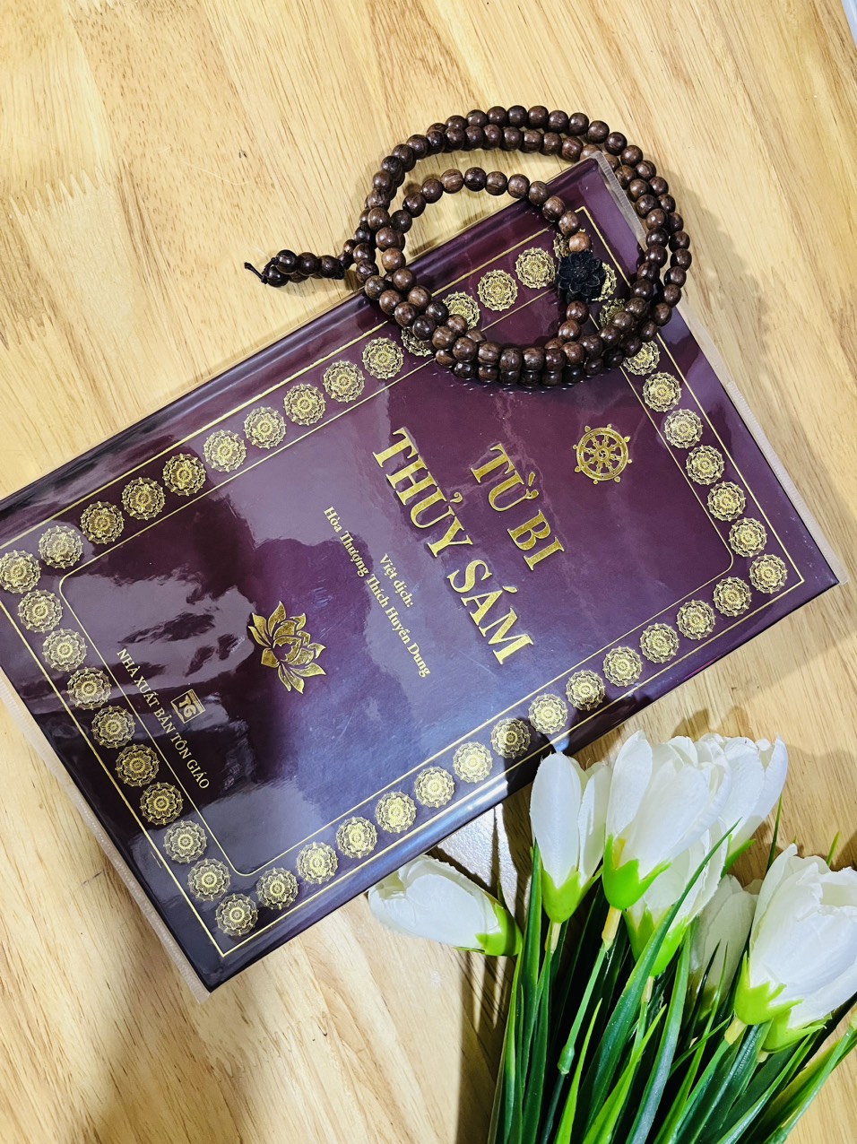 Kinh Từ Bi Thủy Sám Pháp ( Bìa cứng ép kim, bản đẹp giấy chống mõi mắt , khổ 24x16 - tặng bao sách)