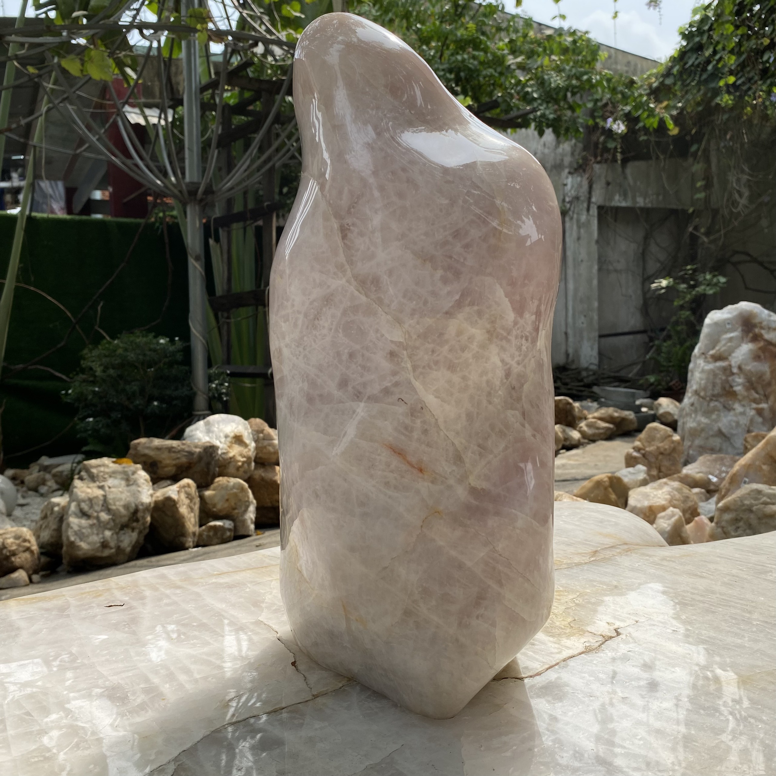 Hình ảnh Trụ đá thạch anh tự nhiên nguyên khối NHASAN T700 "Khơi Thông Long Mạch, Cải Thiện Sức Khỏe" Nặng 24kg (KT: 39 x 23 x 13.5 cm) - Hàng chính hãng
