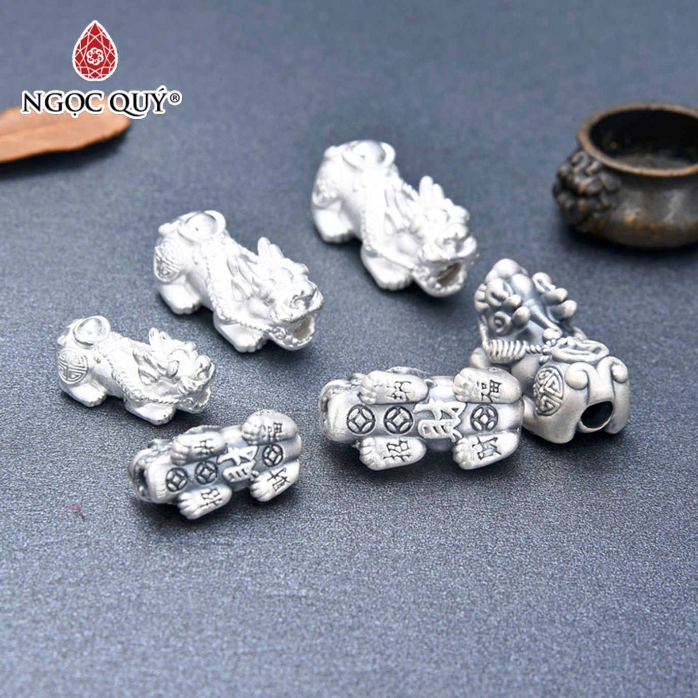 Charm bạc tỳ hưu xỏ ngang - Ngọc Quý Gemstones