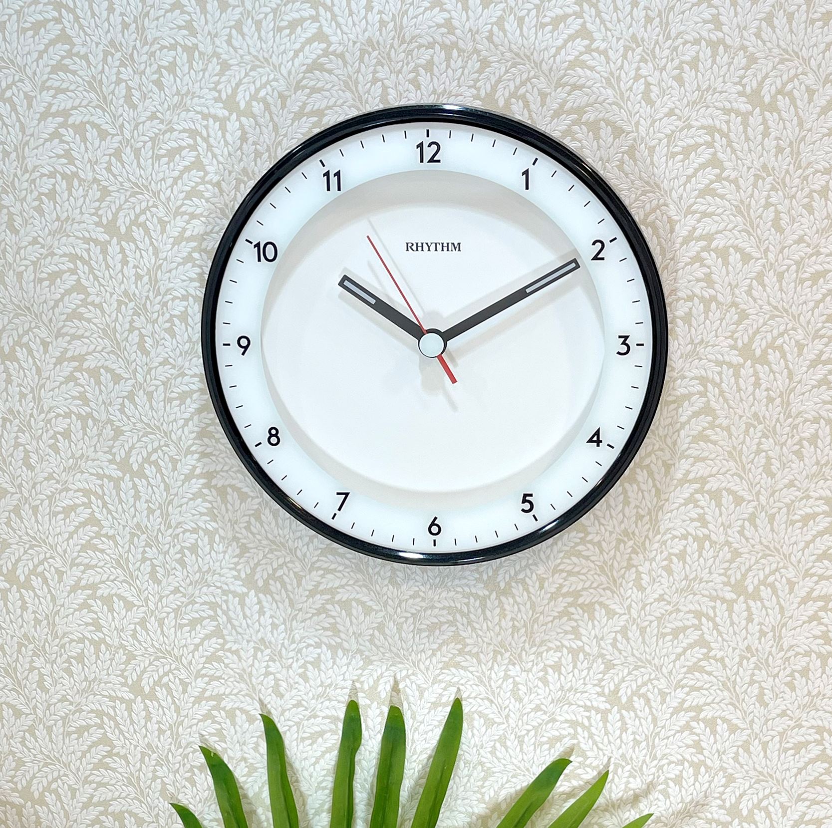 Đồng hồ Rhythm CMG628NR02 – Kt 32.0 x 4.8cm, 720g. Vỏ nhựa. Dùng Pin.