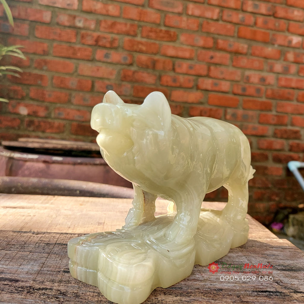 Tượng heo 12 con giáp phong thủy đá ngọc Pakistan 15cm - đá Non Nước
