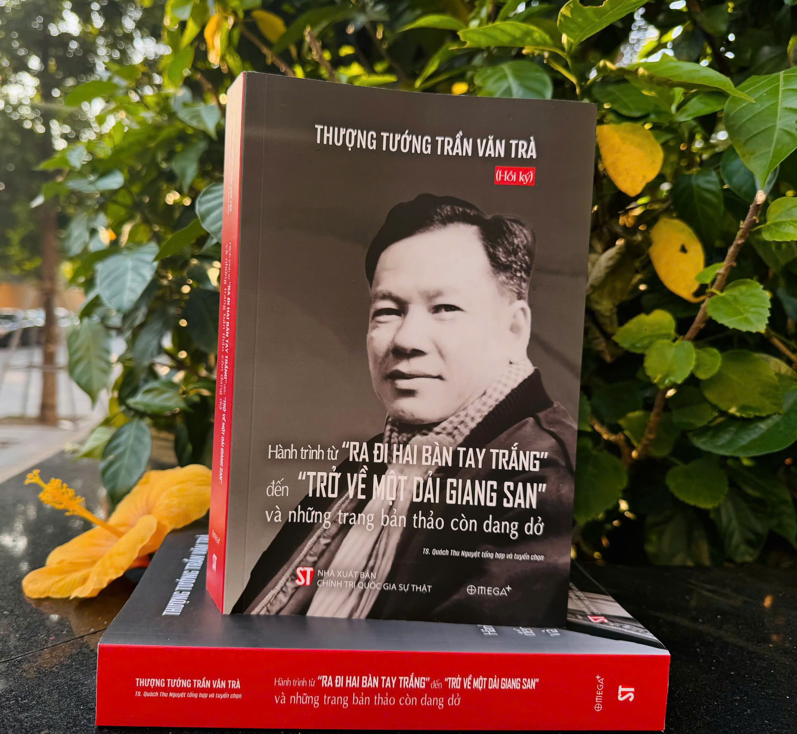 (Hồi ký) THƯỢNG TƯỚNG TRẦN VĂN TRÀ - Hành Trình Từ Ra Đi Hai Bàn Tay Trắng Đến Trở Về Một Dải Giang San Và Những Trang Bản Thảo Còn Dang Dở - TS. Quách Thu Nguyệt tổng hợp và tuyển chọn - Omega Plus - NXB Chính trị quốc gia sự thật