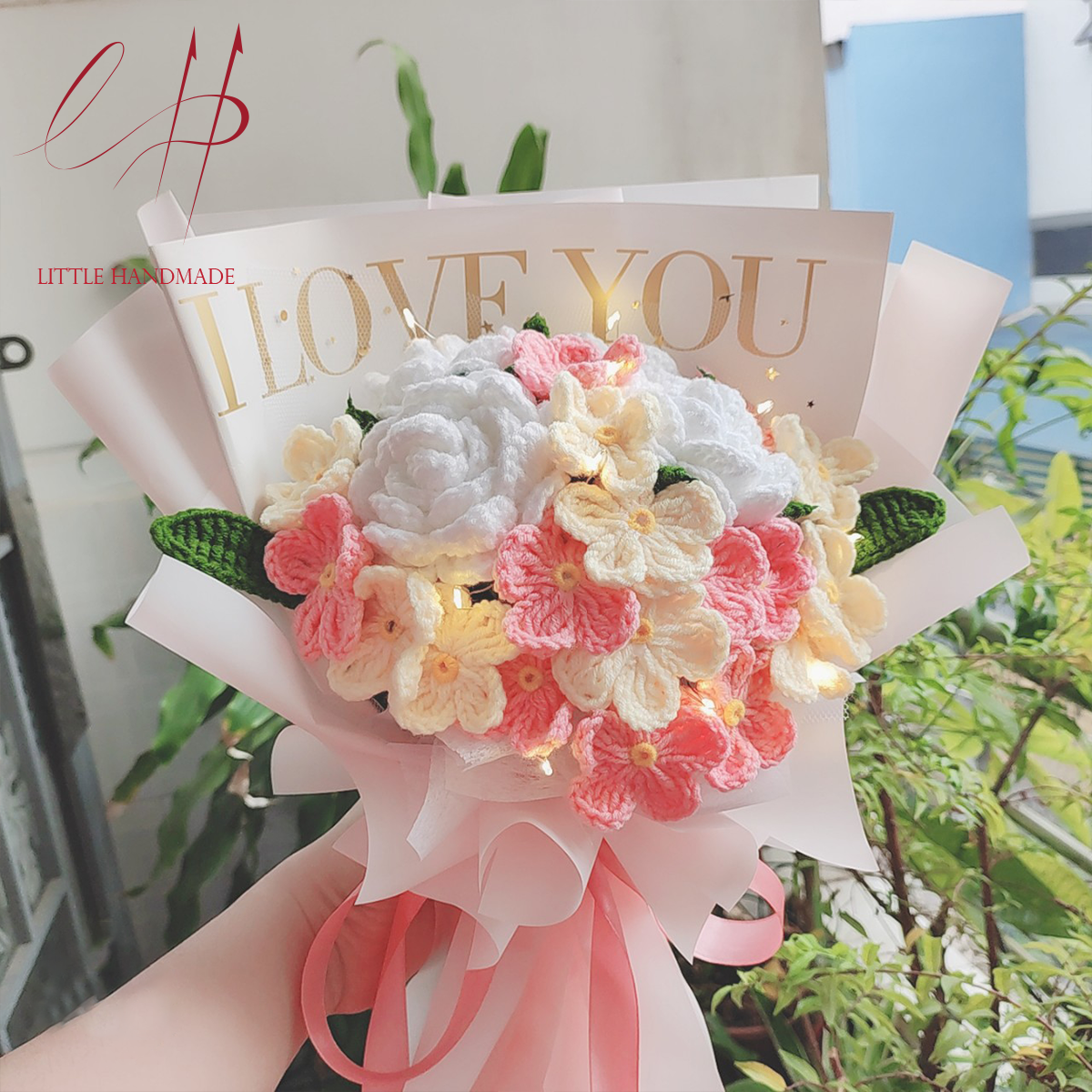 Quà tặng bó hoa 4 bông hồng và 18 hoa lưu ly bằng len handmade