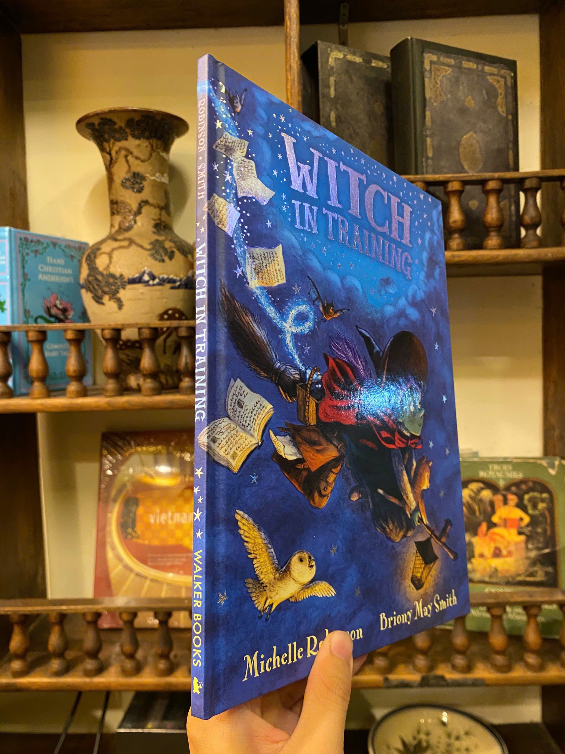 Sách - Witch in Training by Michelle Robinson | Children English Picture Books / Ngoại văn Bìa cứng