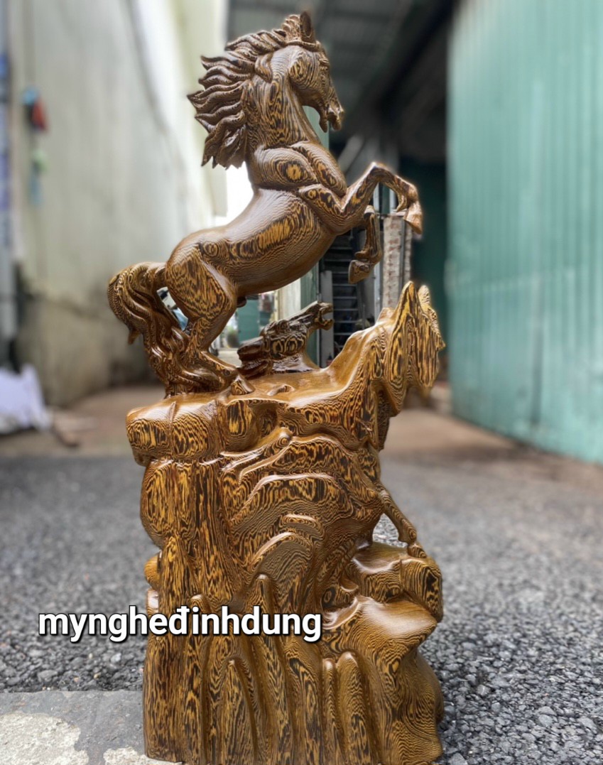 Tượng con ngựa song mã uyên ương bằng gỗ mun đuôi công kt cao 60×29×15cm