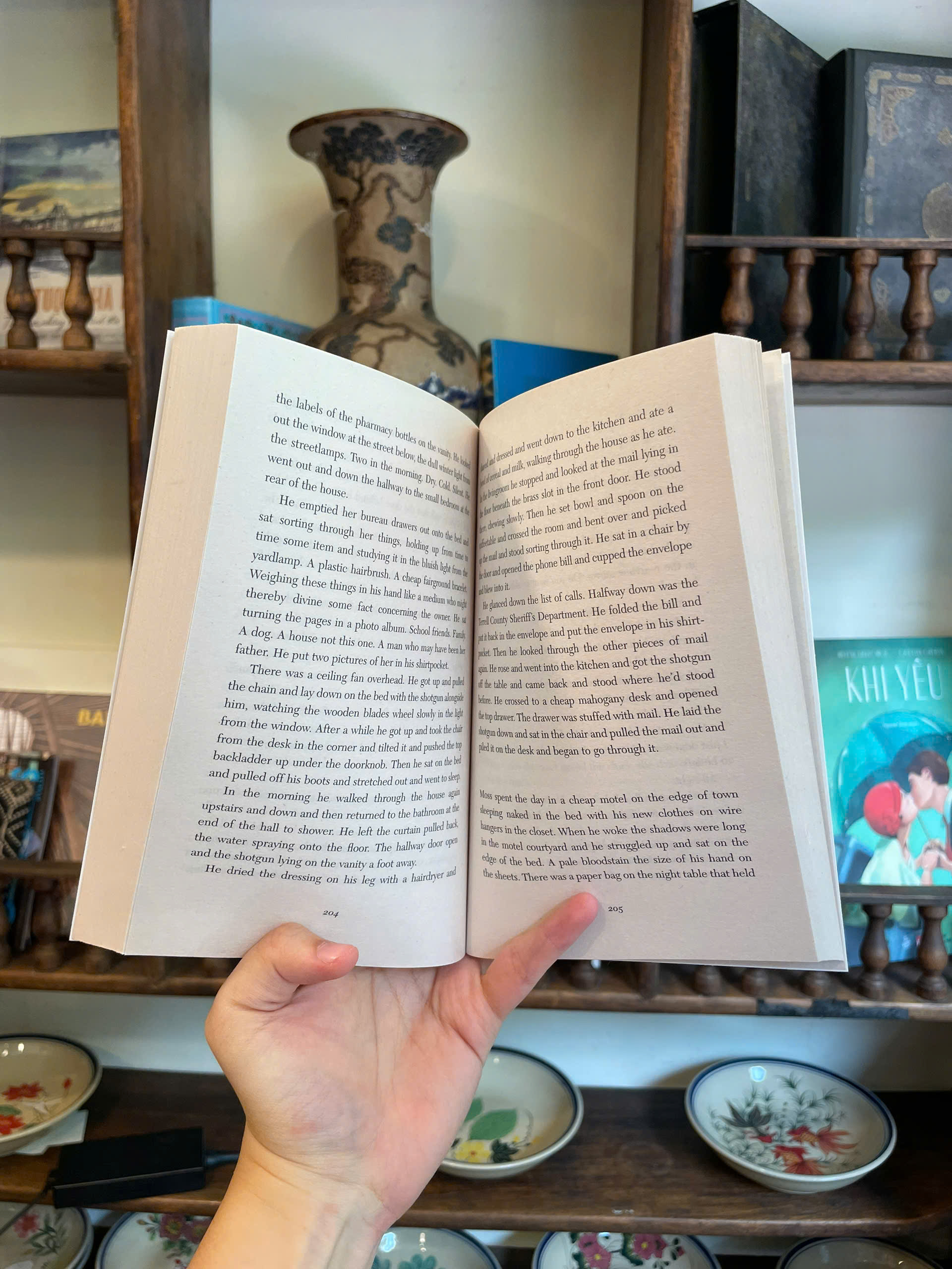 Sách - No Country for Old Men by Cormac McCarthy/ Tiểu thuyết tiếng Anh/ Fiction/ English