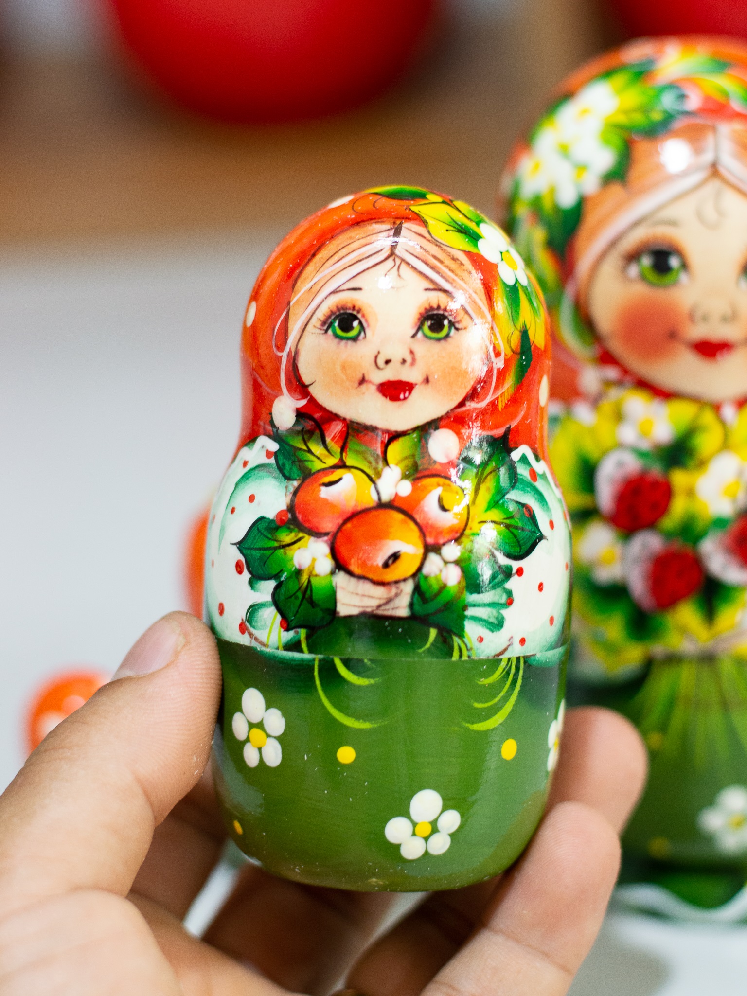 (CỰC DỄ THƯƠNG) BỘ BÚP BÊ NGA MATRYOSHKA 5 LỚP 15CM HOA VĂN &quot;MISA ÔM DÂU TÂY&quot; RẤT ĐẸP