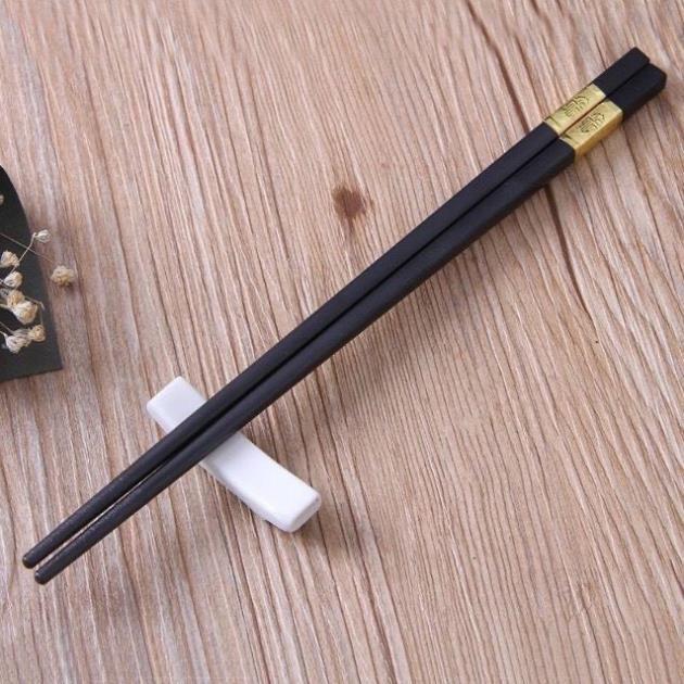 Bộ 10 đôi đũa nhựa dùng ăn cơm khảm màu vàng chịu nhiệt chống trơn tốt