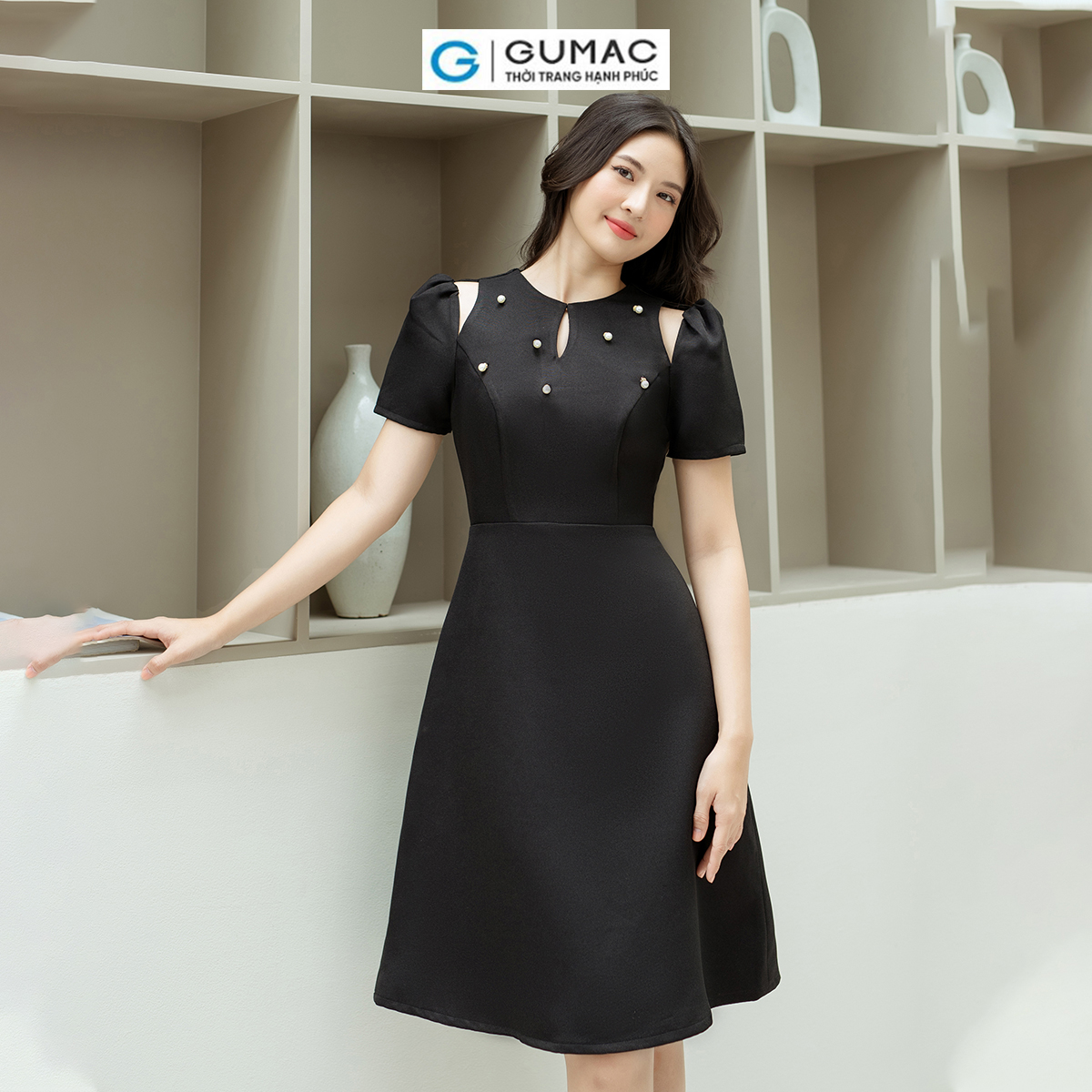 Đầm A đính phụ kiện GUMAC DD08040