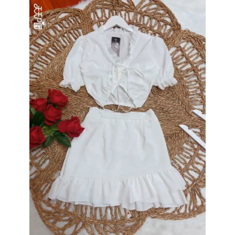 Bộ Chân Váy Áo Croptop Cổ V Dây Rút Set Váy Áo Dáng Ngắn Trắng Chất Đũi X017