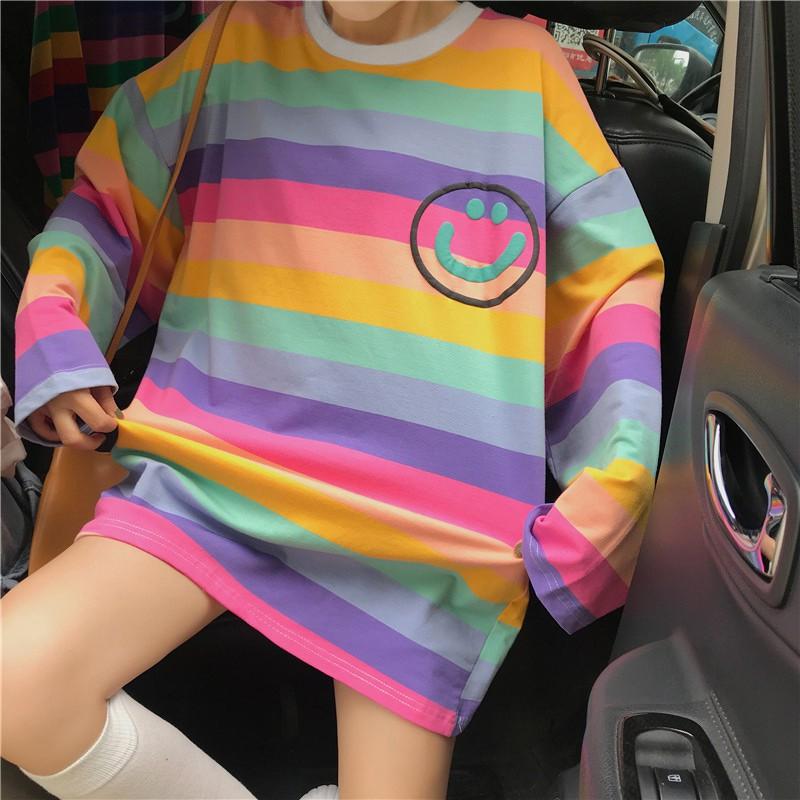 Áo thun dáng rộng tay dài phối hoạ tiết kẻ sọc