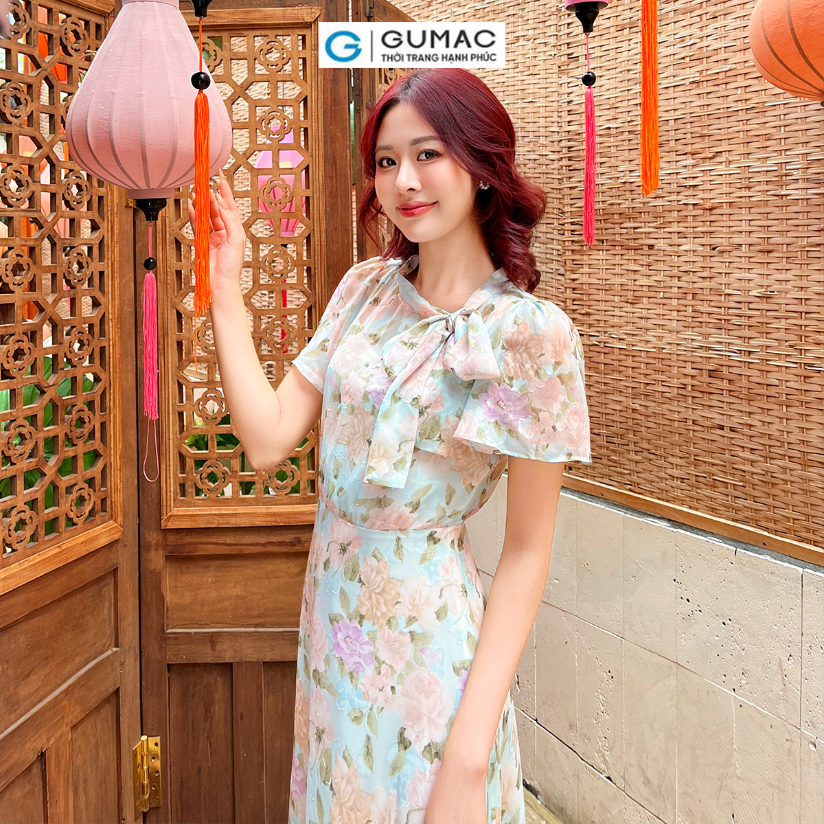 Đầm hoa thắt nơ cổ GUMAC DD09049