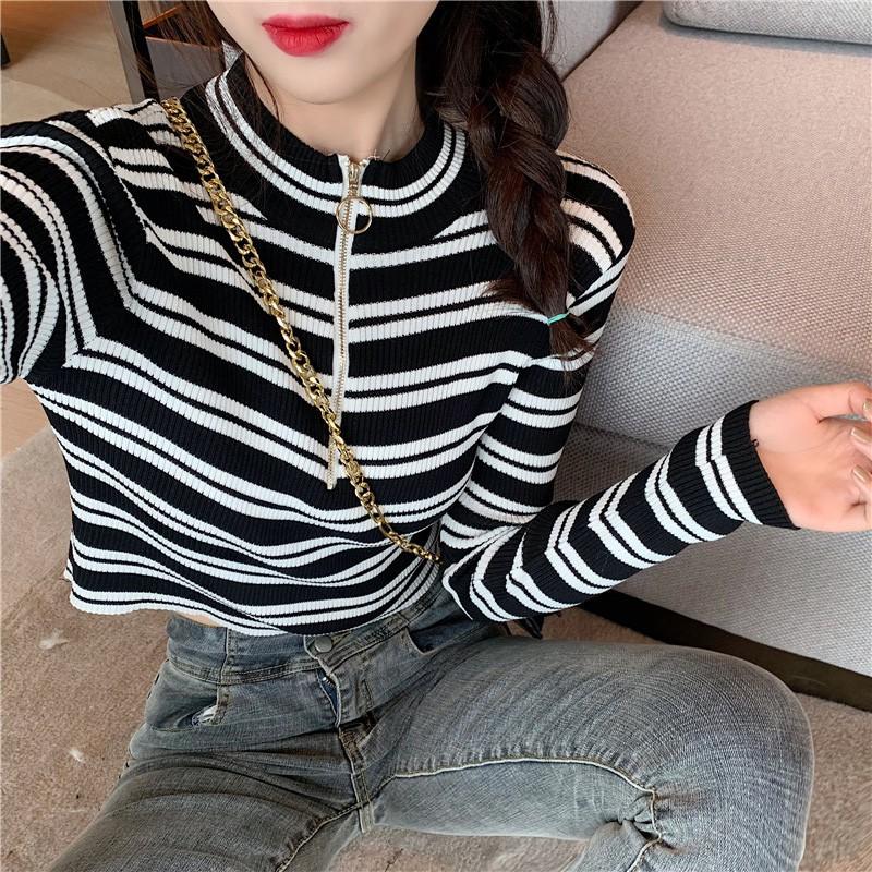 Áo thun dệt kim tay dài hoạ tiết kẻ sọc phối khoá kéo thiết kế thanh lịch