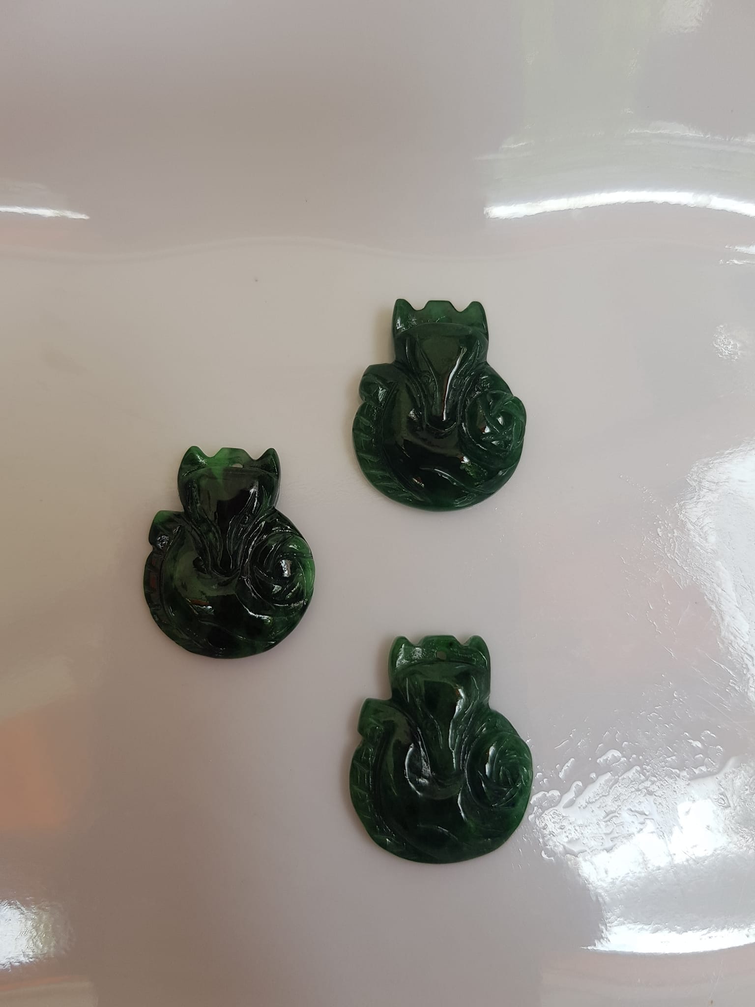 Mặt dây chuyền Hồ Ly xanh đậm bóng đẹp Size 19mmx Ngang 16mm x Sâu 4mm Chất liệu đá cẩm thạch tự nhiên xanh đậm nữ bọc vàng lên đeo đẹp sang ạ