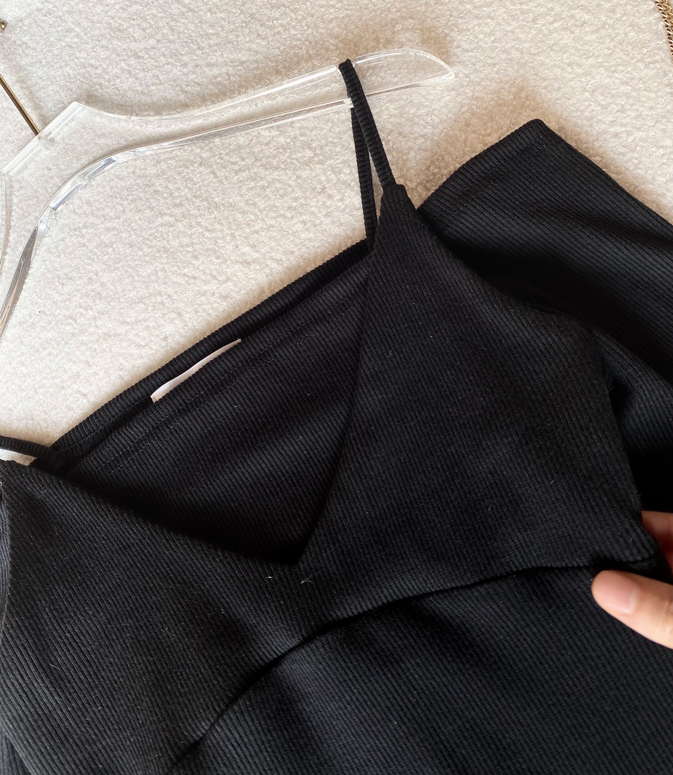 ĐẦM ĐEN DÀI THUN GÂN ÔM BODY SUÔNG TRƠN HAI DÂY TRỄ VAI TAY DÀI MIDI DẠO PHỐ ĐI BIỂN ĐI TIỆC