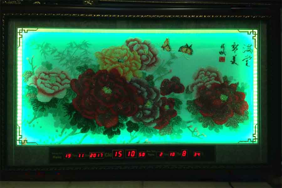 Tranh đồng hồ vạn niên thêu chữ thập hoa mẫu đơn đèn led đổi màu -2075