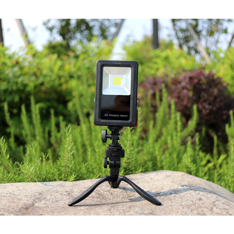Đèn LED sạc điện cao cấp thông minh