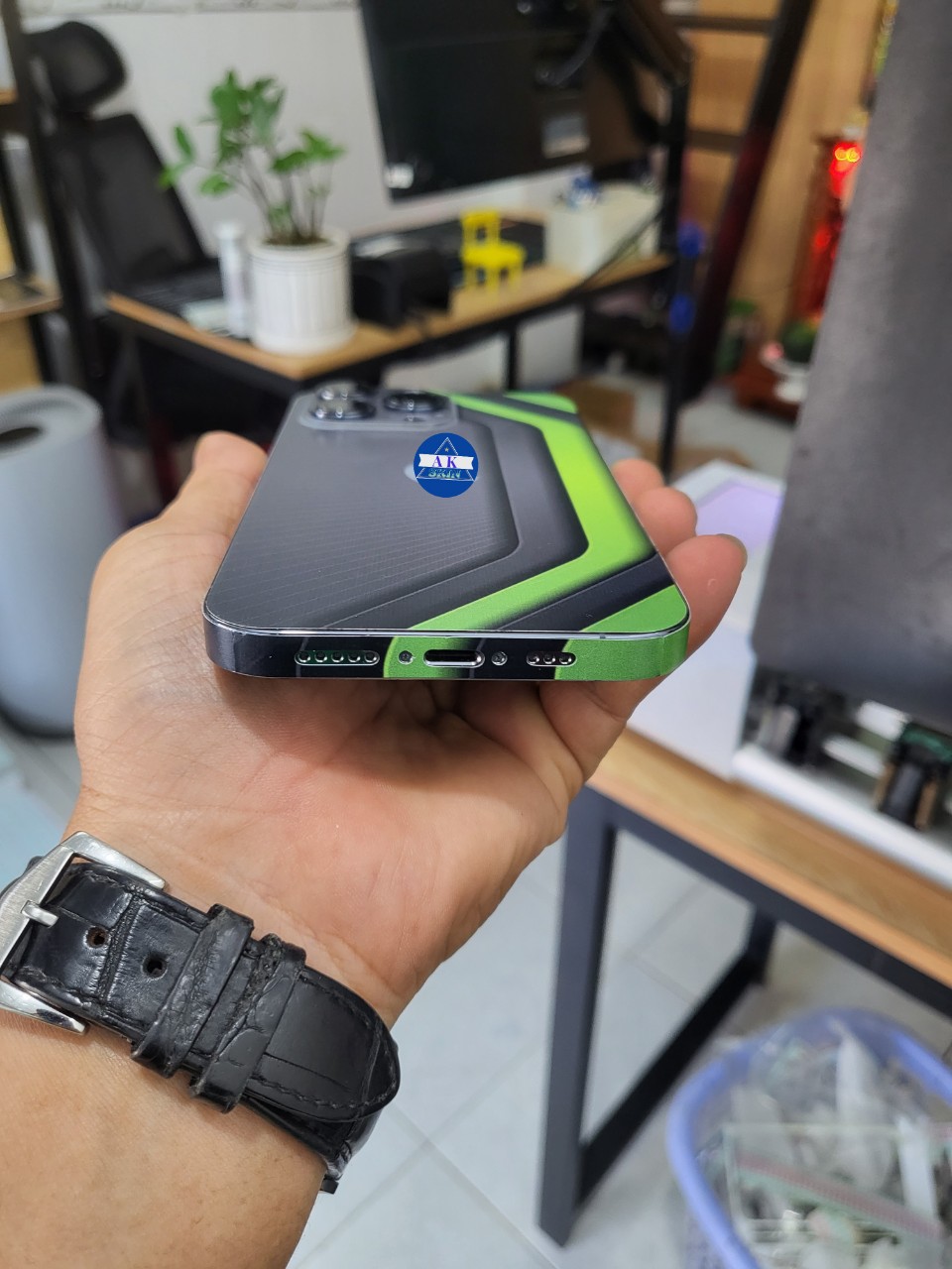 Miếng Dán skin 3M lưng viền rời dành cho IP 12 đến 15 pro max, bảo vệ máy chống trầy xước và làm đẹp tạo thêm diện mới.