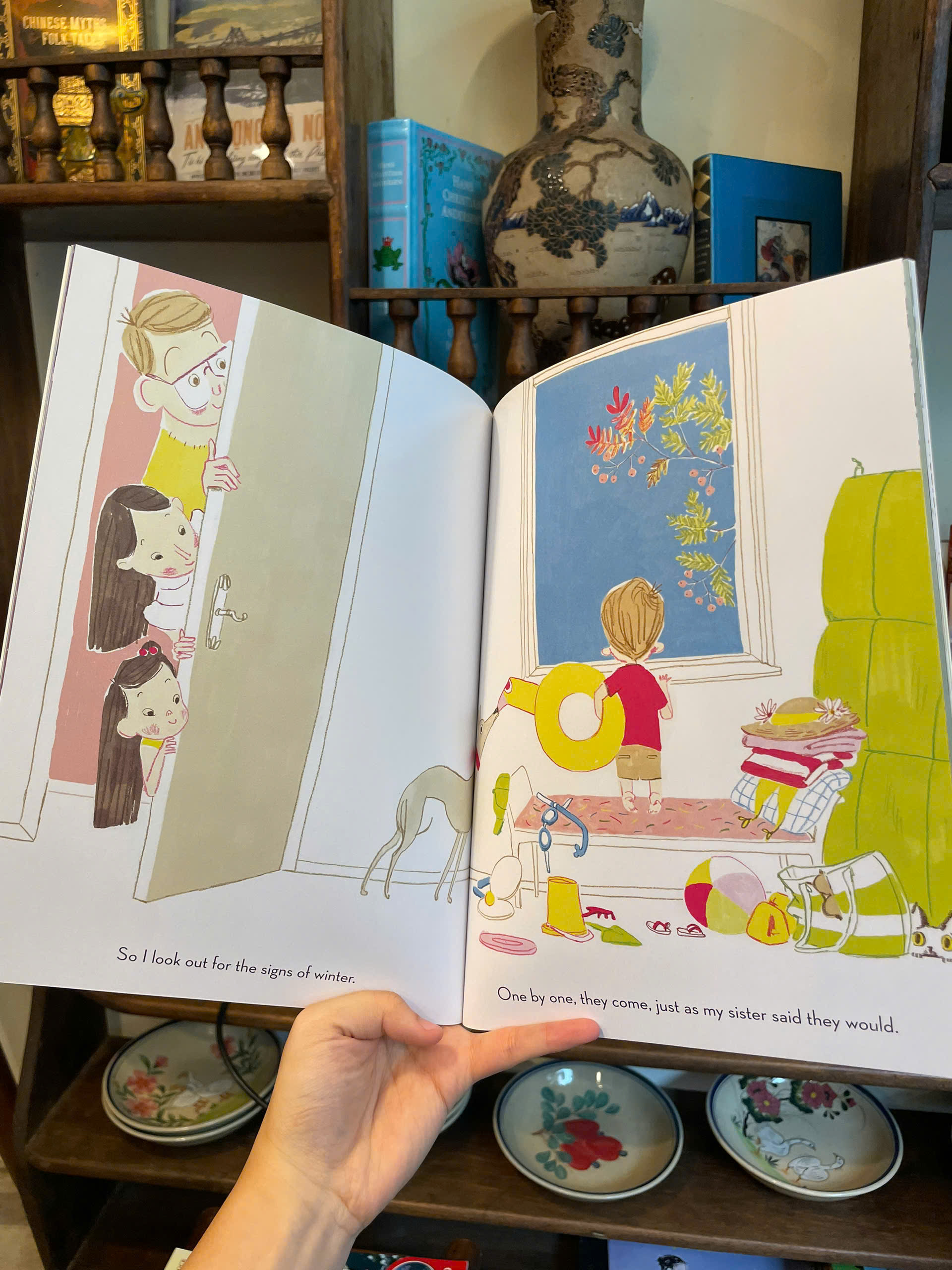 Sách - If Winter Comes, Tell It I'm Not Here by Simona Ciraolo - Children Picture book in English