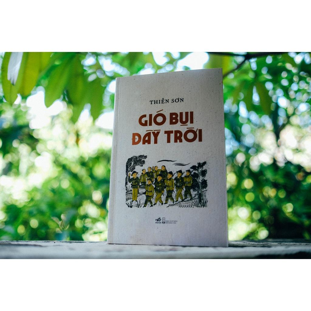 Sách - Gió bụi đầy trời (Bìa cứng)