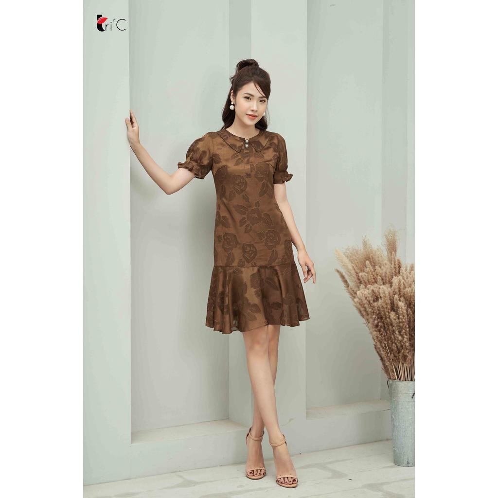 Đầm suông cổ sen đính ngọc, hoa chìm , gấy bèo Tri'C Luxury A24621 Nâu tây