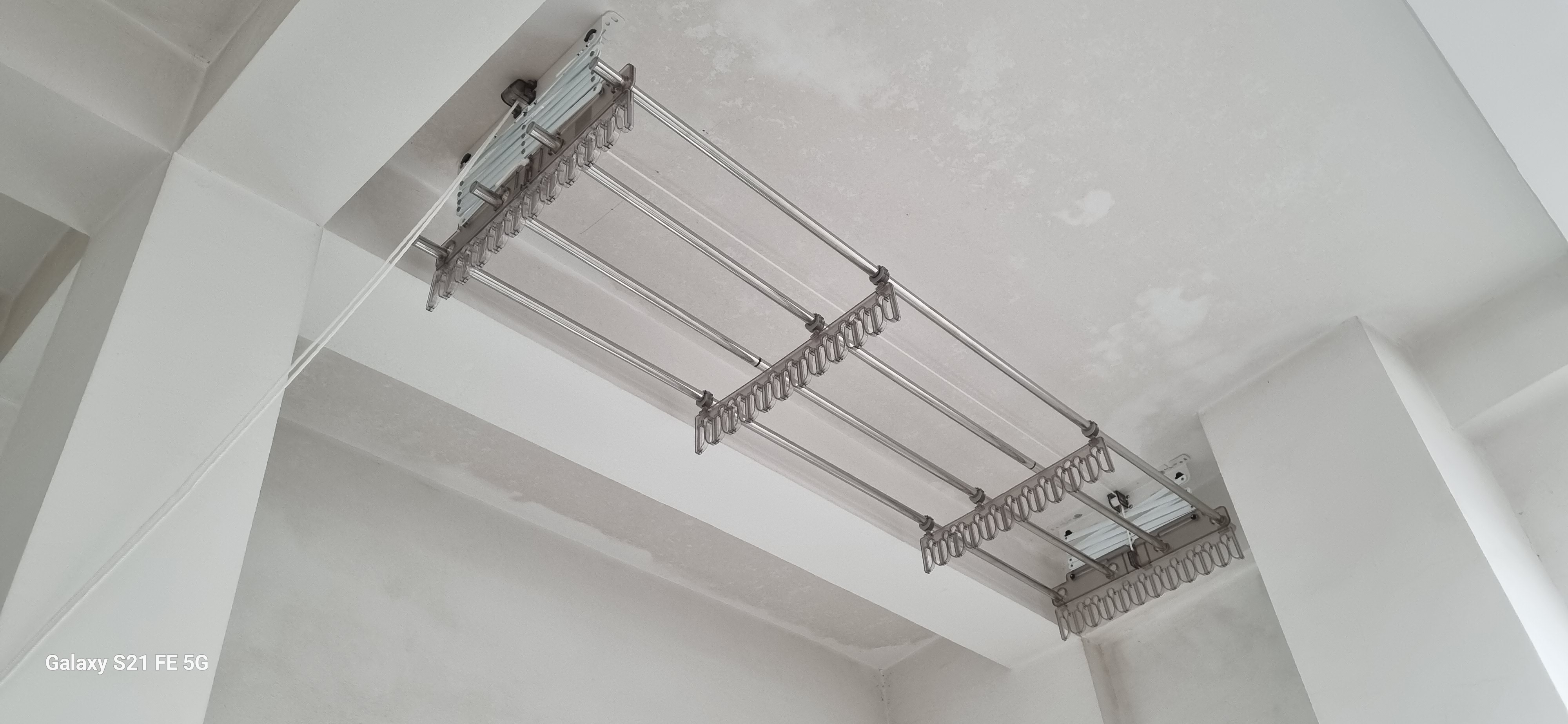 Giàn phơi quần áo treo trần Wellex Hàn Quốc RG4180-O đủ phụ kiện (4 kẹp)