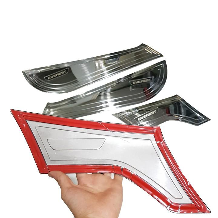 Ốp chống xước Tapli, Táp li cửa Ford Everest 2016 - 2021 Chất liệu titan cao cấp, dễ dàng lắp đặt tại nhà