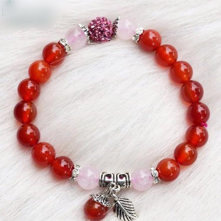 Vòng tay phong thủy đá Mã Não đỏ 8 ly mix charm