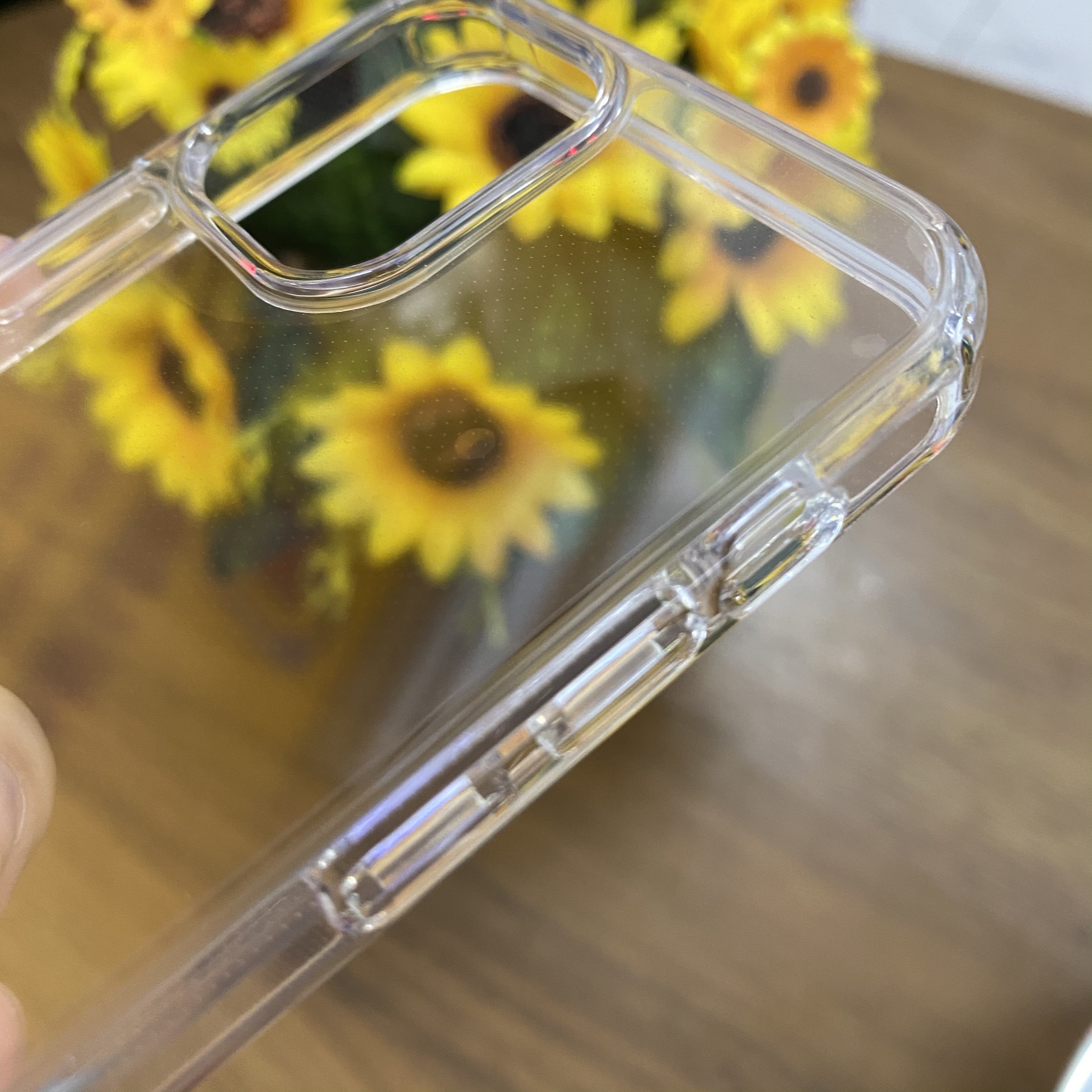 Ốp lưng iPhone 12 Mini trong suốt Likgus - Hàng chính hãng