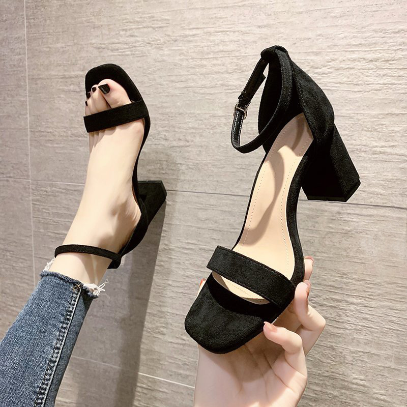 (có sẵn)Giày sandal cao gót big size nữ 40 41 42 quai ngang thời trang màu đen gót vuông mũi vuông cao 7 phân