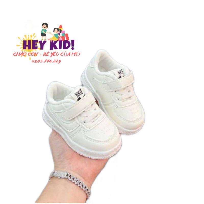 Giày thể thao tập đi cho bé