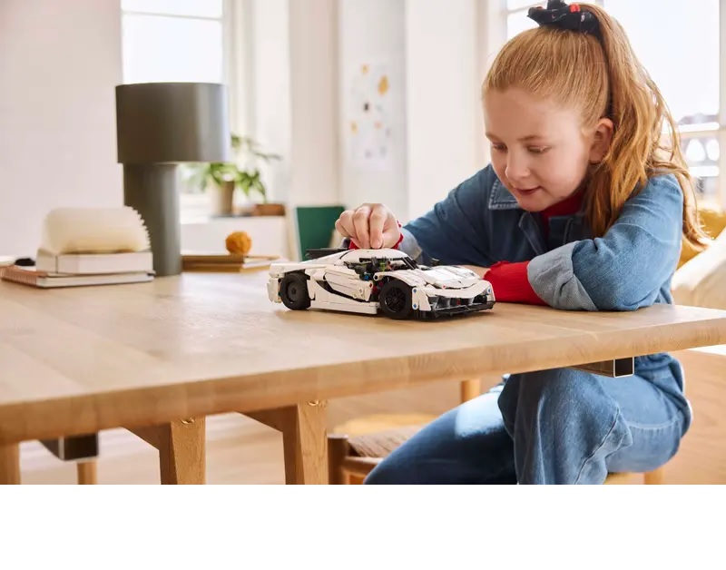 LEGO - TECHNIC - 42184 - Siêu xe Koenigsegg Jesko Absolut White