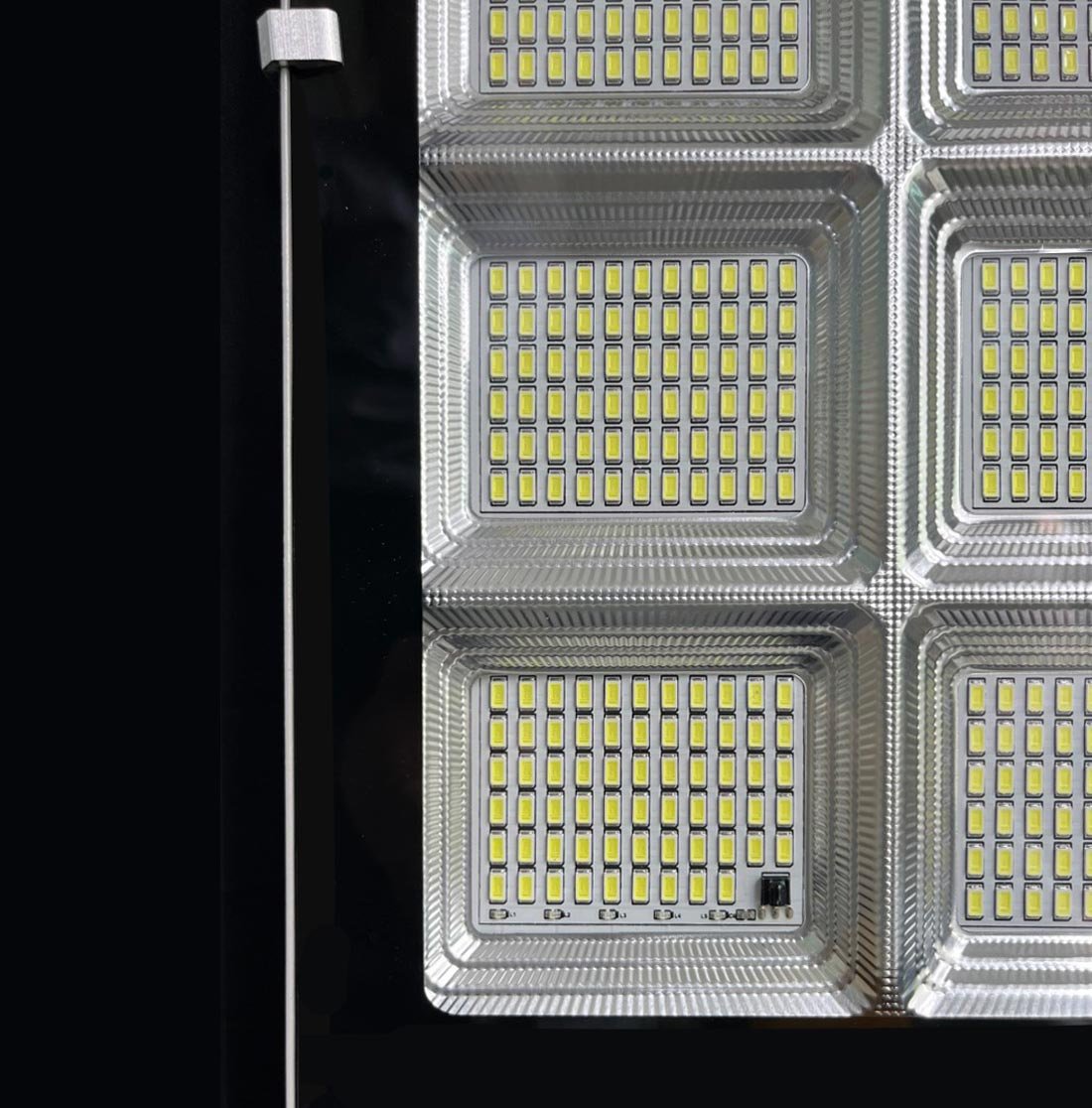 Đèn đường năng lượng mặt trời Vạn Năng Solar 300w