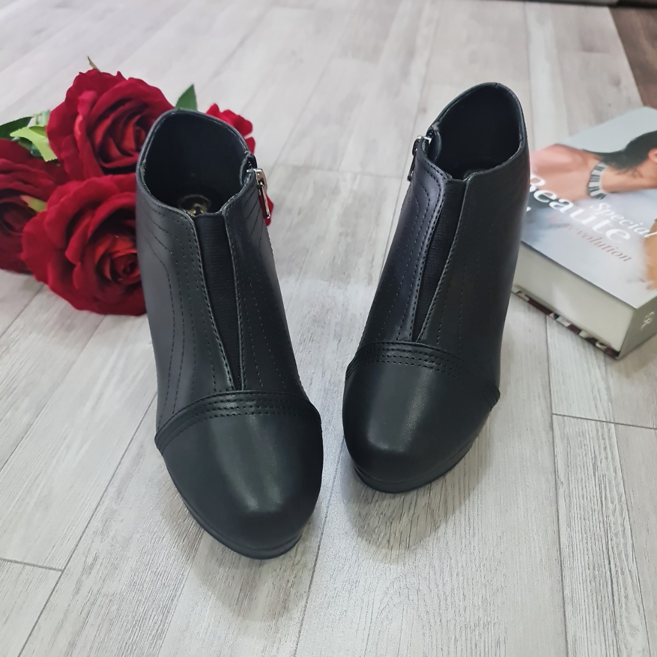 Boots thời trang nữ da lì viền chỉ nổi ROSATA RO607 - 9p - HÀNG VIỆT NAM - BKSTORE