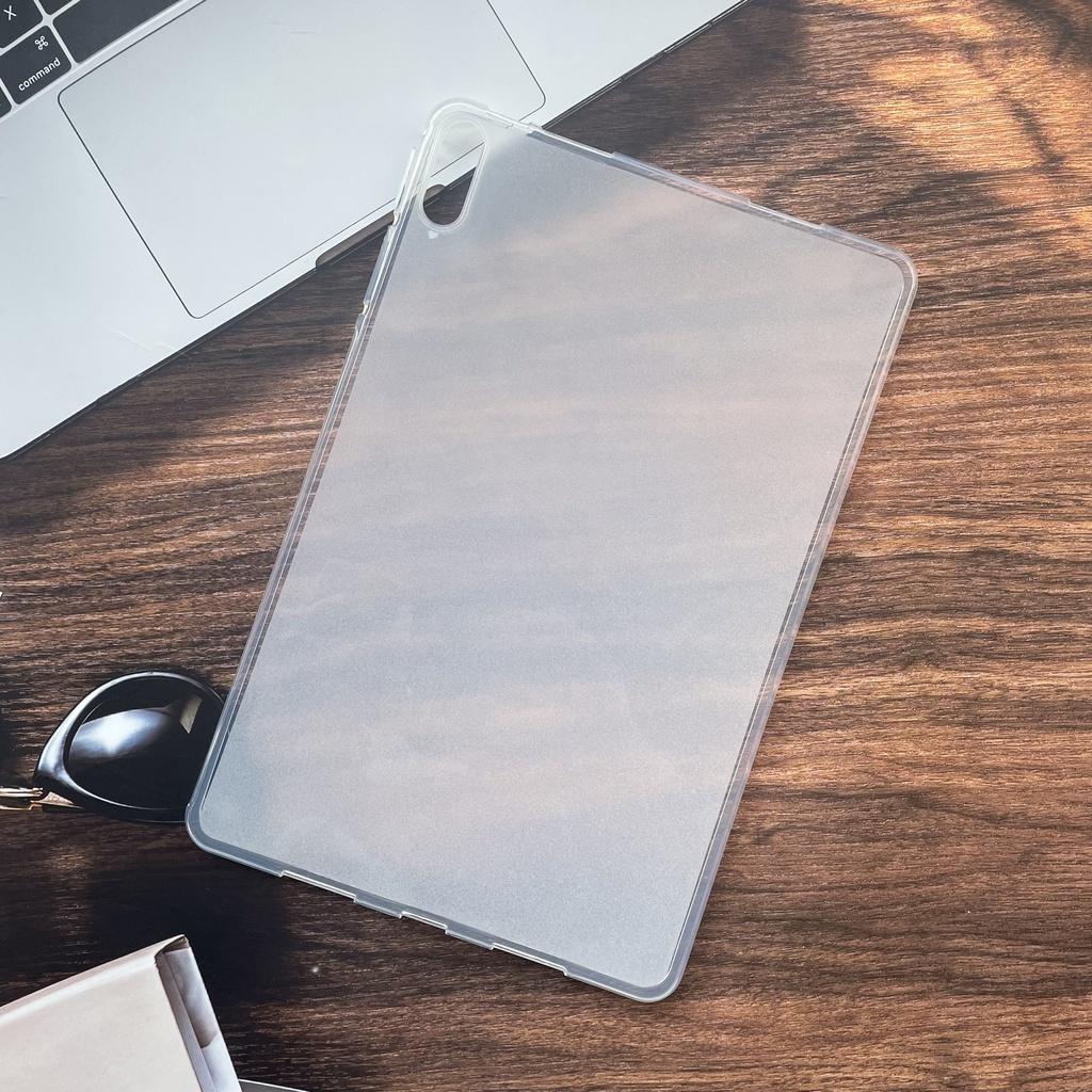 P lưng silicon cho máy tính bảng Huawei MatePad 11 viền trong suốt, mặt lưng trắng mờ.