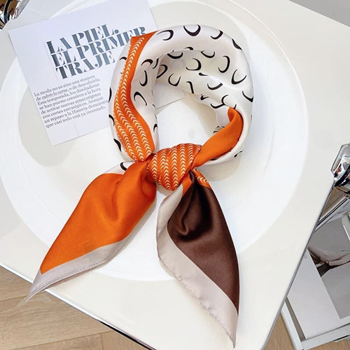 KHĂN LỤA VUÔNG HỌA TIẾT CHỮ - BANDANA HÀN QUỐC CAO CẤP - 70X70CM - THY THY STORE