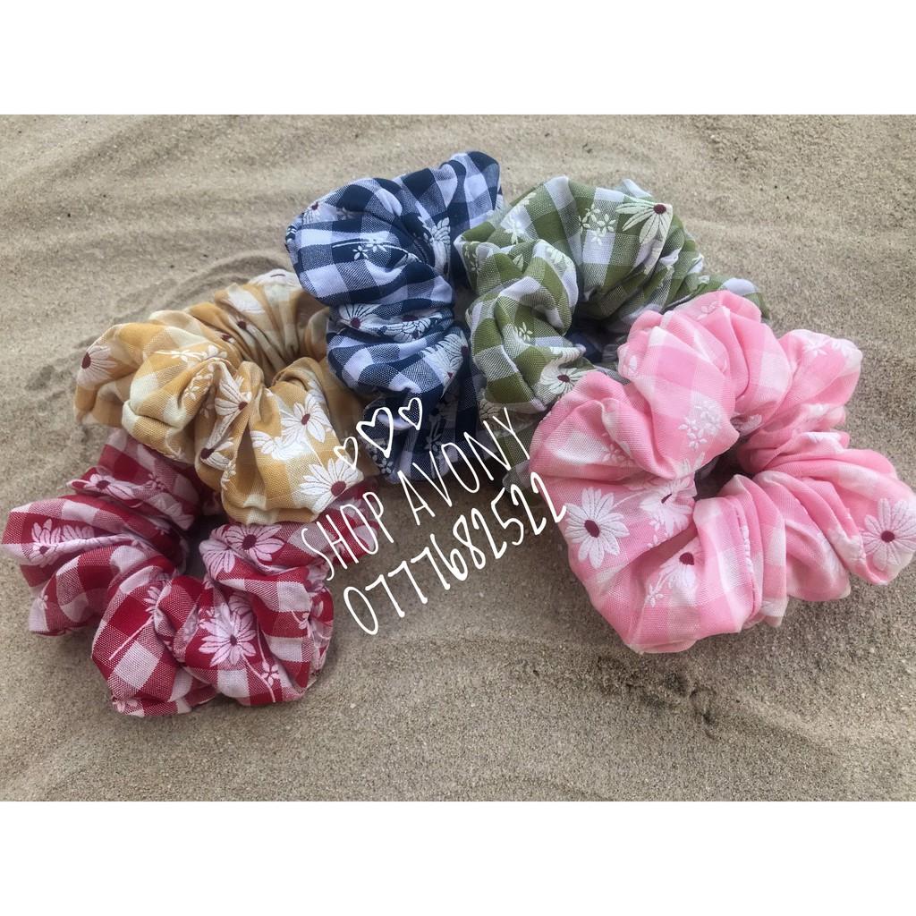 Cột tóc vải Scrunchies caro in hoa