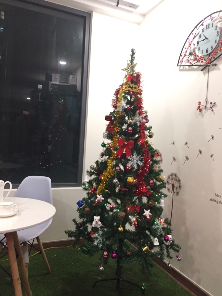 Cây Thông Noel 1,8m tặng kèm 1 bộ phụ kiên đầy đủ (~120 phụ kiện) mẫu 2019 - 3 khúc lắp ghép