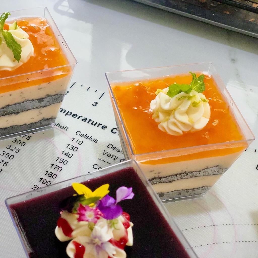 40 Ly vuông nắp cầu 7065 đựng tiramisu - panna cotta - bánh mousse