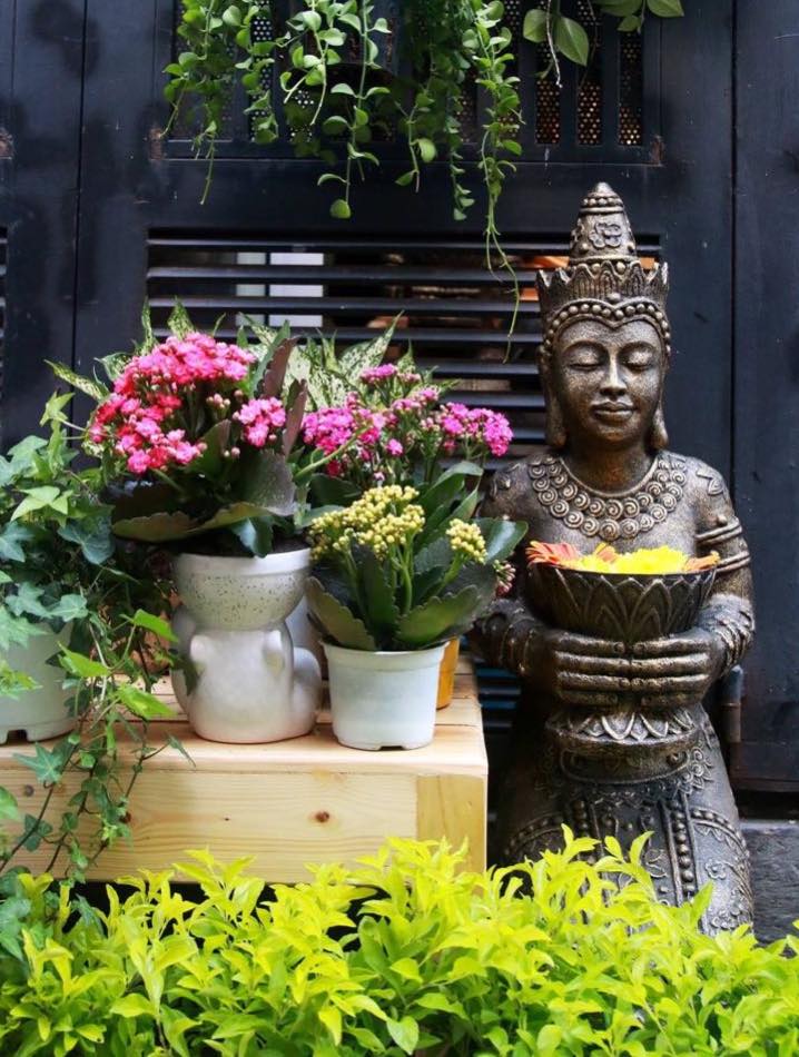 Tượng Quỳ Ôm Bát