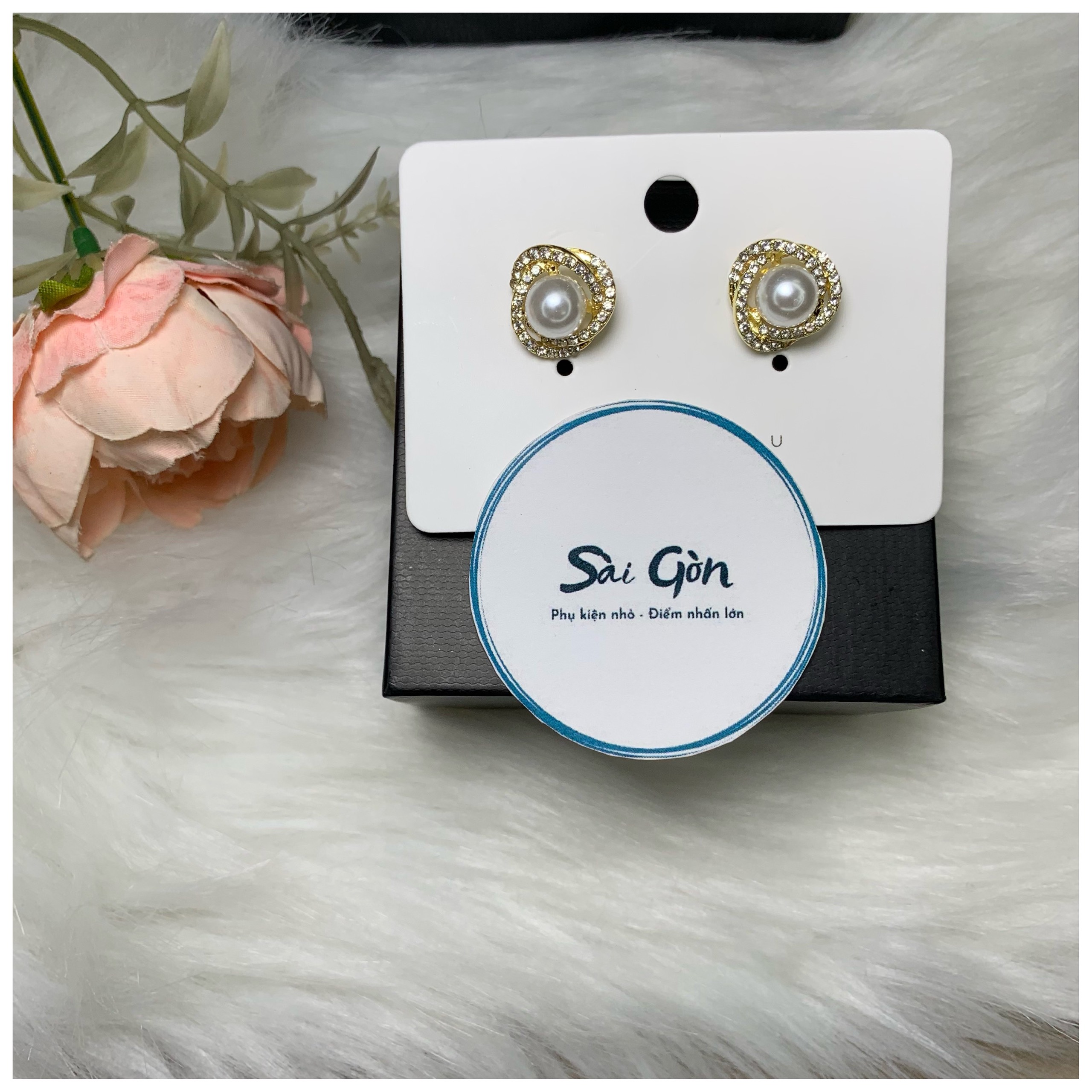 Bông tai xoắn ngọc trai đính đá cao cấp SAIGON ACCESSORY