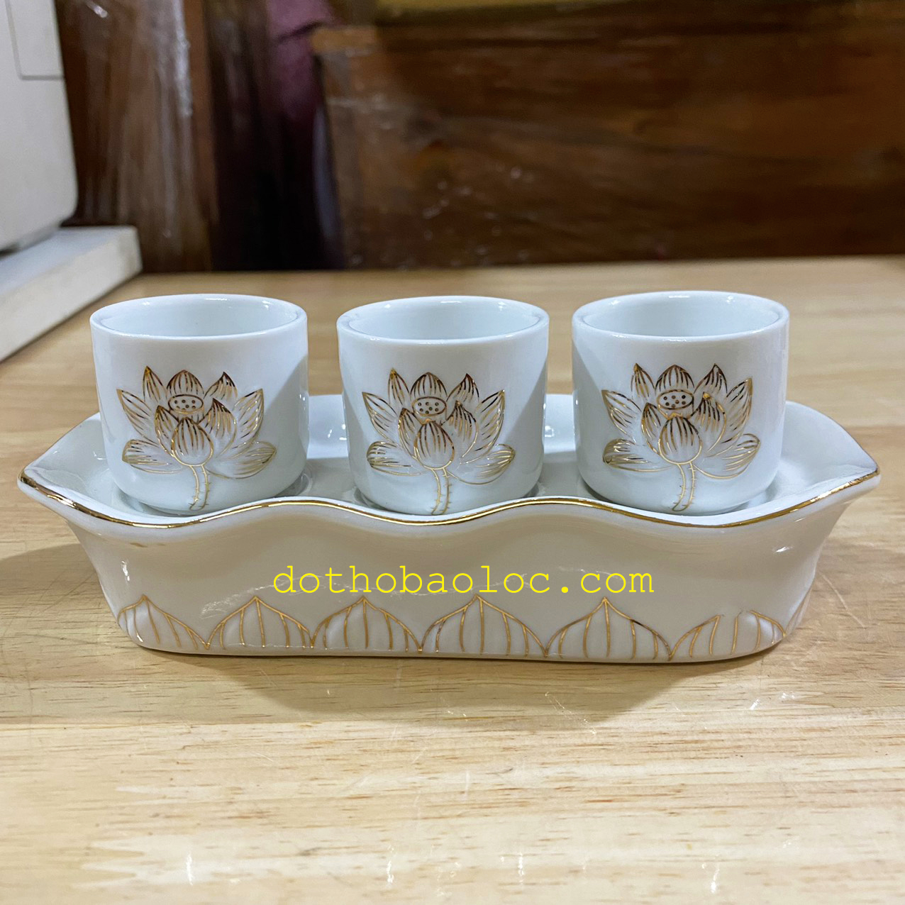 Chum nước thờ bạch ngọc sứ trắng cao cấp hình hoa sen nổi 2 loại: bộ 3 ly và bộ 5 ly