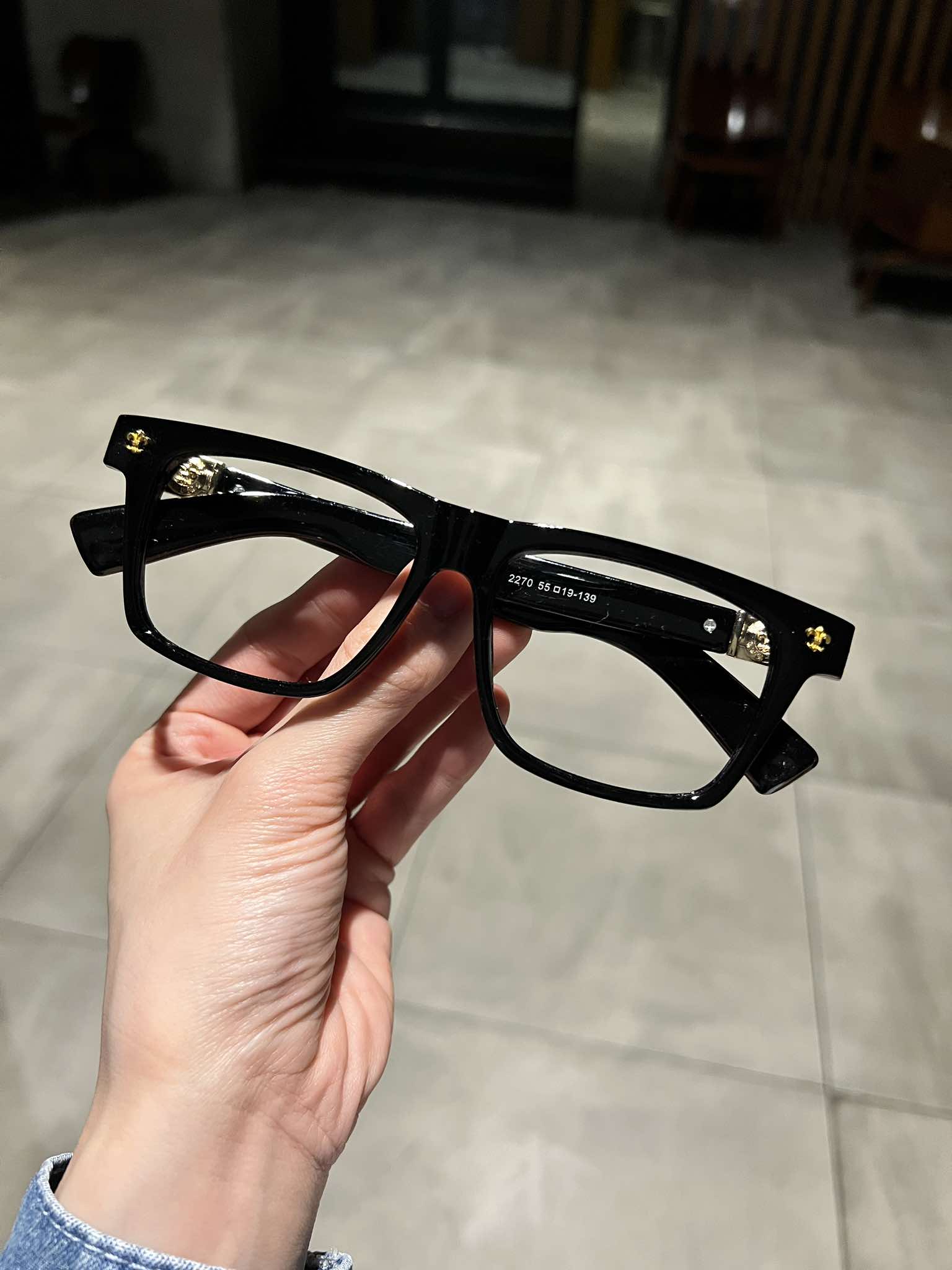 Kính Mắt Vuông Form To Gọng Nhựa Cao Cấp Thời Trang Đẳng Cấp Cho Nam