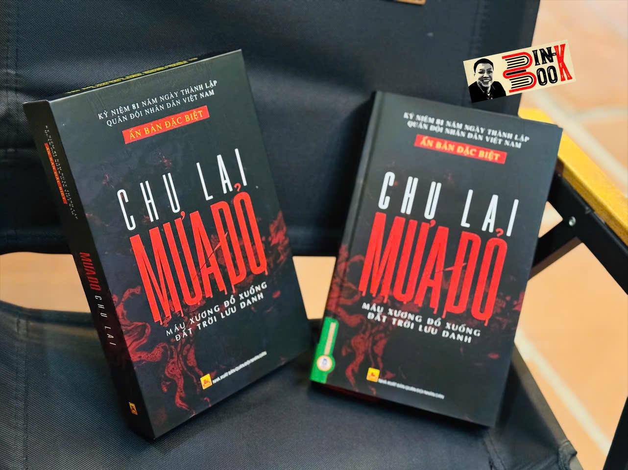 (Ấn bản chữ ký tác giả Chu Lai) MƯA ĐỎ Bìa Cứng, Có Hộp – Vietnambook – NXB Quân Đội Nhân Dân