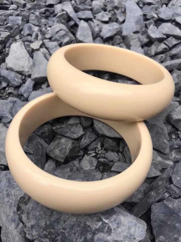 VÒNG TO LẮM TAY NAM GIẢ NGÀ HAY GỌI LÀ XƯƠNG MỸ NGHỆ BẢN TRƠN DẦY VÒNG NI 72mm x CAO 22mm x DẦY 11mm DÀNH CHO CÁC ANH NAM TAY LỚN 90kg-100kg ĐEO ĐẸP Ạ