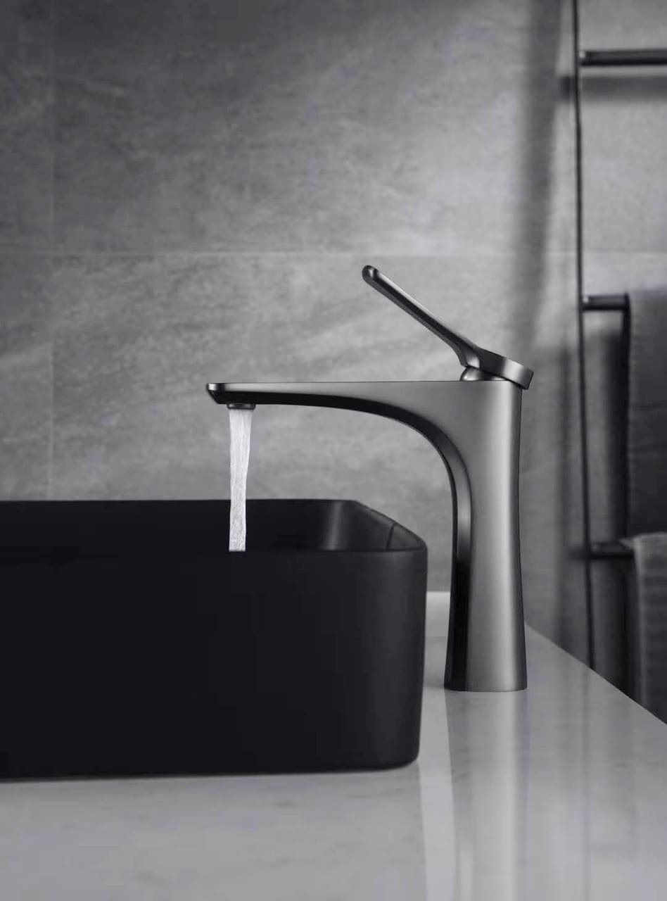Vòi lavabo nóng lạnh đồng mạ PVD đen Juno sofa Teady VCT- 2005DB