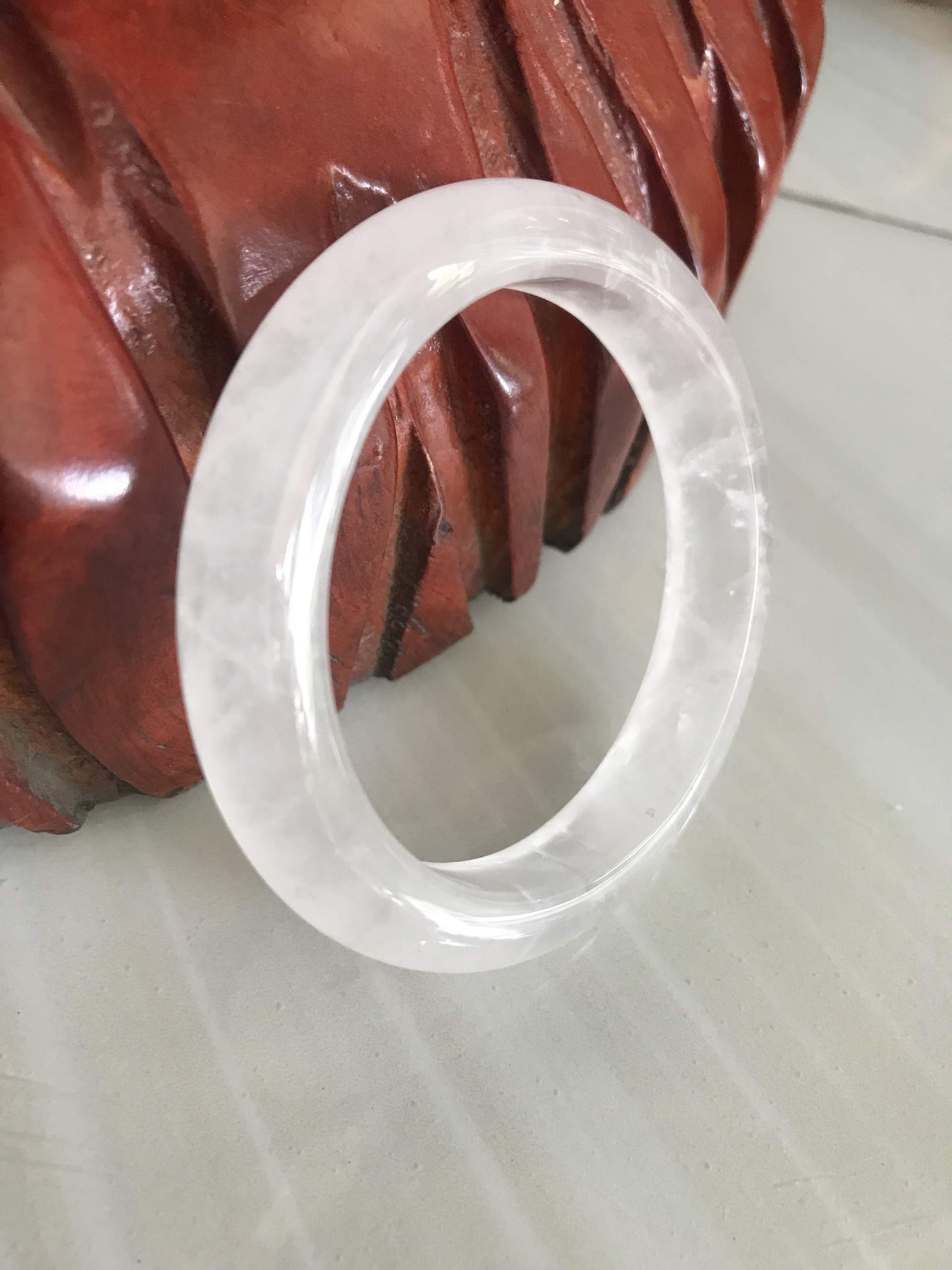 Vòng Thạch Anh Trắng Tự Nhiên Bản Hẹ Mới đẹp Ni 55mm Cao 12mm Dầy 9mm Màu trắng trong bóng đẹp Nữ mệnh Kim mệnh Thủy tay vừa đeo 50kg - 55 kg ạ