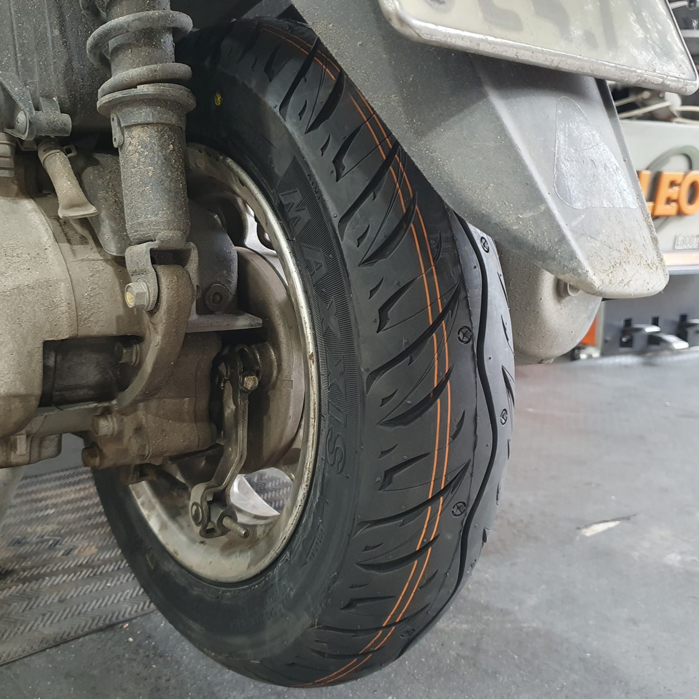 Vỏ Maxxis gai MA-WGV (90/90-12) (100/90-10) dành cho Lead, SCR, Latte, Acruzo, Elizabeth, Spacy (350099) (350100)